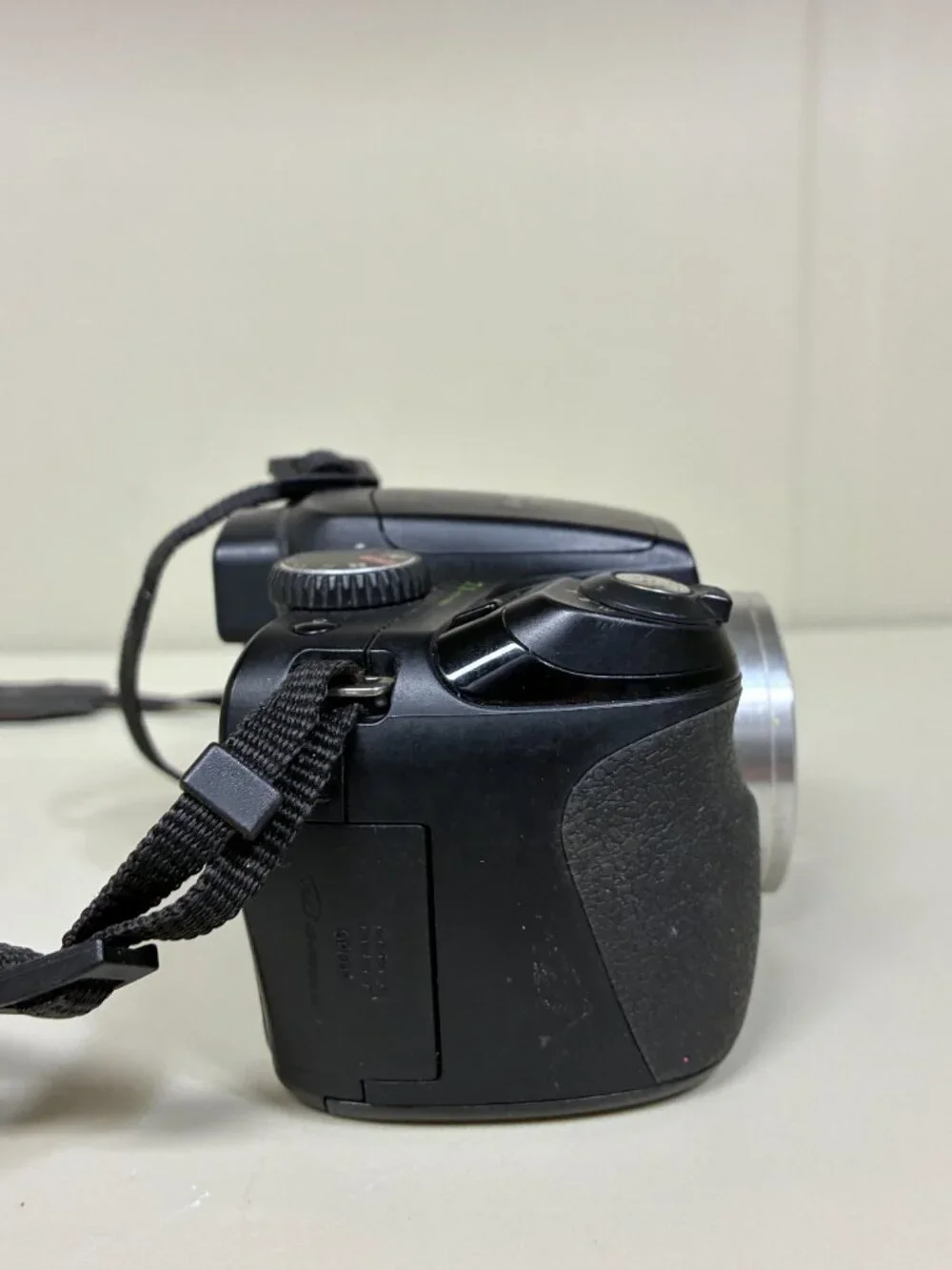 Fujifilm FinePix S Series S700 7.1 MP Digital Camera For Parts & Or Repair